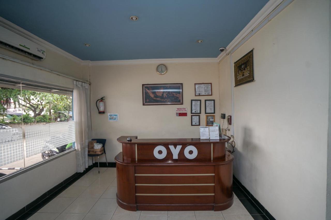Oyo 448 Hotel Central Палембанг Экстерьер фото